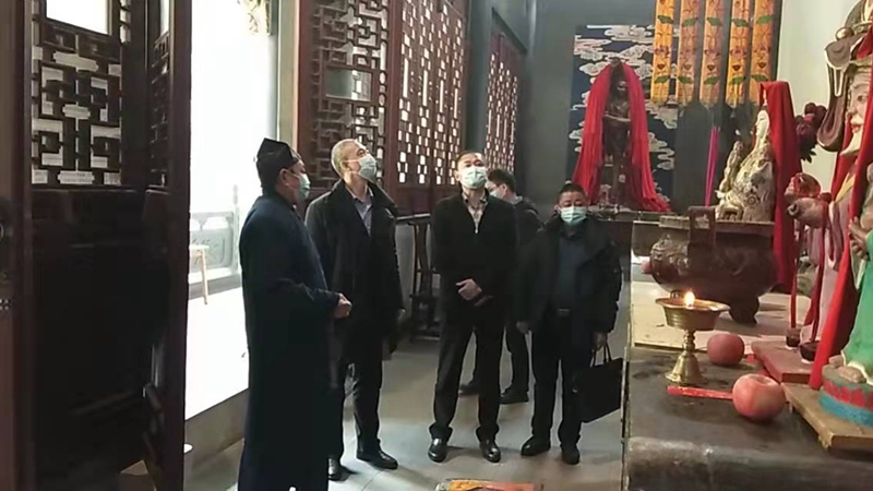雷建新副市长一行查看了乐山紫霞宫疫情防控和突发情况等措施,设施
