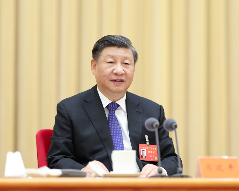 12月15日至16日，中央经济工作会议在北京举行。中共中央总书记、国家主席、中央军委主席习近平出席会议并发表重要讲话。新华社记者鞠鹏摄
